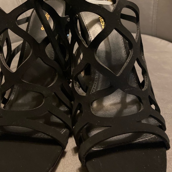 Express caged blocked heels - Picture 2 of 4